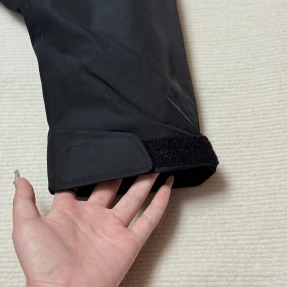 Arc'teryx Black Gore-Tex Jacket, Size L - Picture 4 of 10